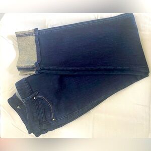 White House/ Black Market size 6, dark denim jeans. 👖